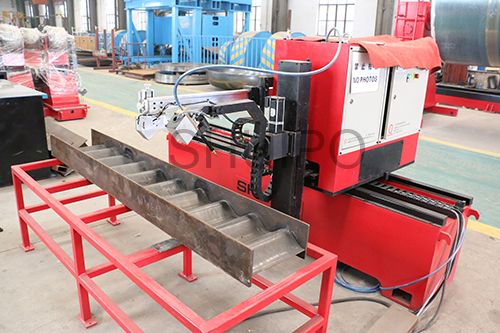 Corrugated plate intelligent welding robot